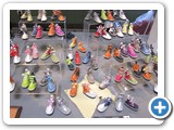 Des souliers de taille trs rduite.