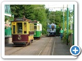 La gare
14 voitures roulent sur la ligne. Ce sont des engins à des échelles différentes variant de moitié au 2/3, quelques-uns sont de grandeur normale mais modifiés pour rouler sur des rails de 83,8 cm.