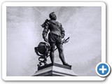 Sir Francis Drake (1540-1596) est un corsaire, explorateur, esclavagiste et homme politique anglais.
